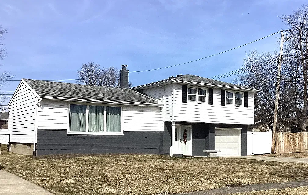 3 bed, 1.5 bath, 1567 sqft, $2,300 — Photo 2