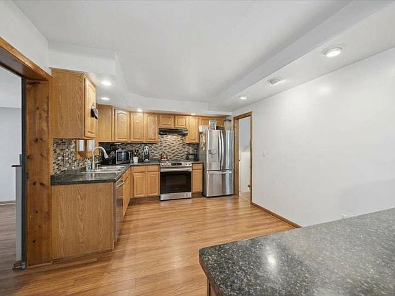 5th image of 229 Grant St