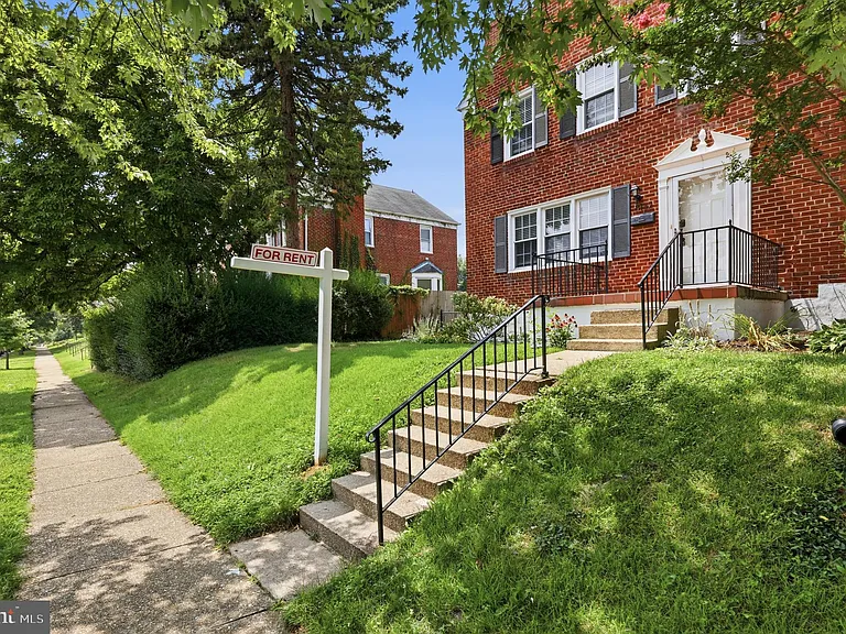 8132 Pleasant Plains Rd — Photo 2