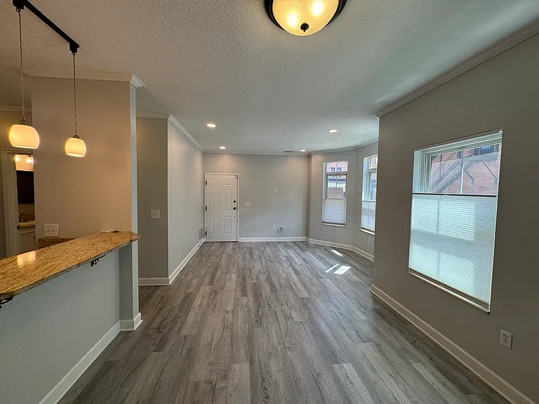 14 W Russell St — Photo 4