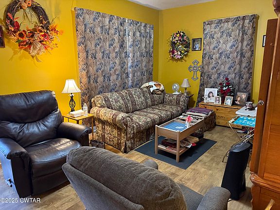 3rd image of 406 Avery Ave