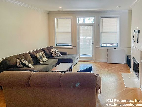 4th image of 3229 N Kenmore Ave #1