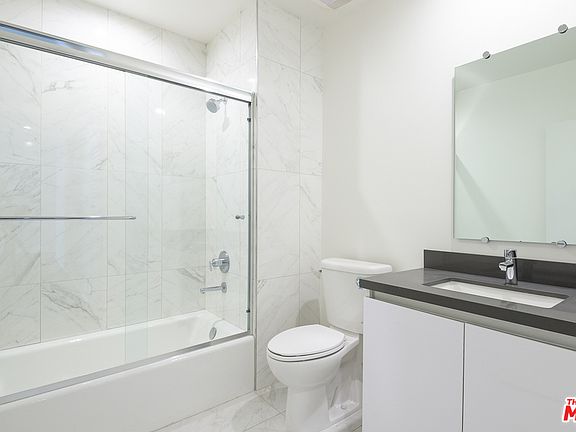 5th image of 838 N Hudson Ave APT 302