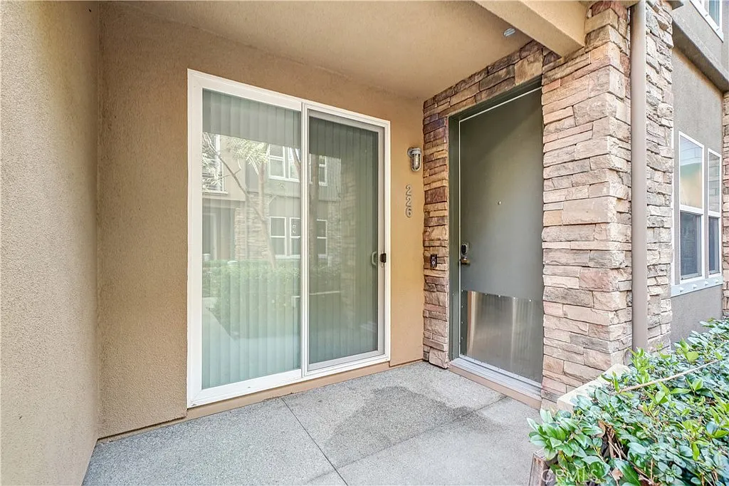 2 bed, 3.5 bath, 1829 sqft, $4,300 — Photo 4