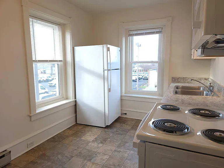 501 W Main St #3 — Photo 6