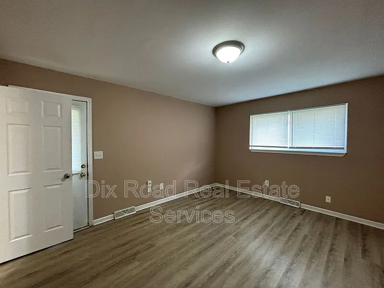 601 Brelsford Ave — Photo 13