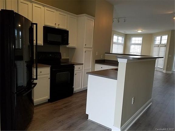 3rd image of 254 Park Square Pl