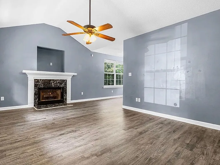 4223 Woodridge Dr — Photo 3