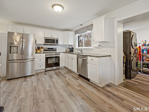 4th image of 14 Steele Avenue