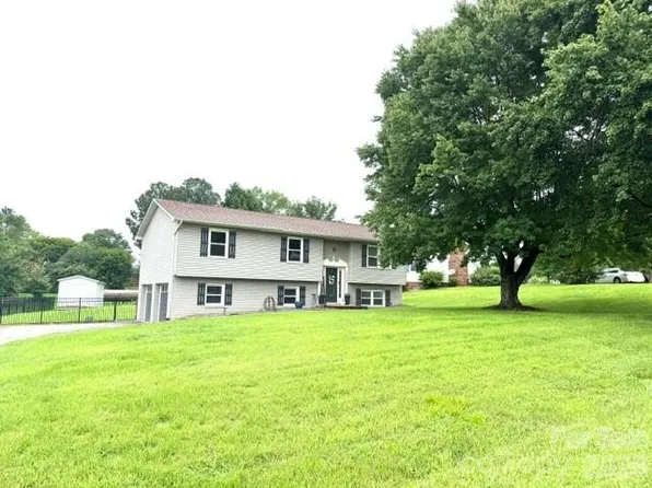 1772 Woodridge Cir, Hickory, NC 28602