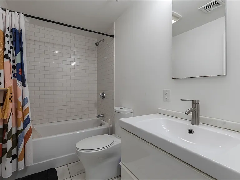 1662 Washington St #4 — Photo 13
