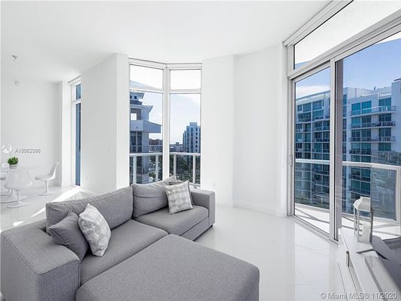 5th image of 3030 NE 188th St APT 701