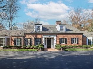 1 Robin Hill Ln, Saint Louis, MO