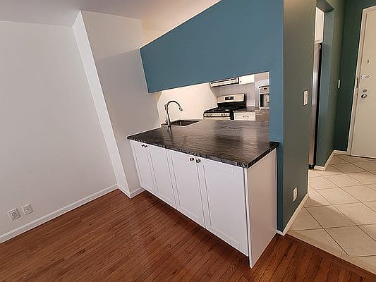 4th image of 1 Irving Pl APT V15c