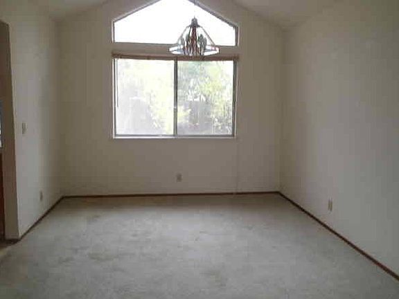 3rd image of 8228 Silverside Dr