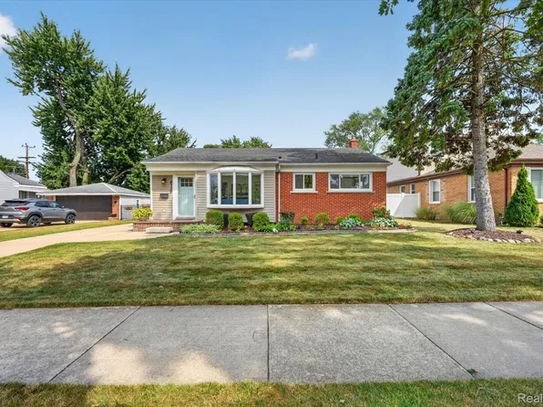 4112 Durham Rd, Royal Oak, MI 48073