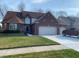 20414 Gloria Dr, Macomb, MI 48044