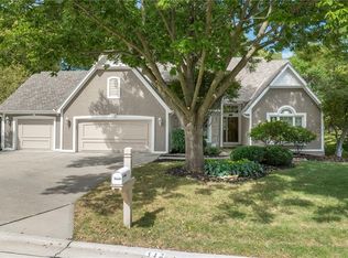 512 Pinewood Dr, Saint Joseph, MO 64506