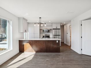 633 Van Buren St NE #404, Minneapolis, MN 55413