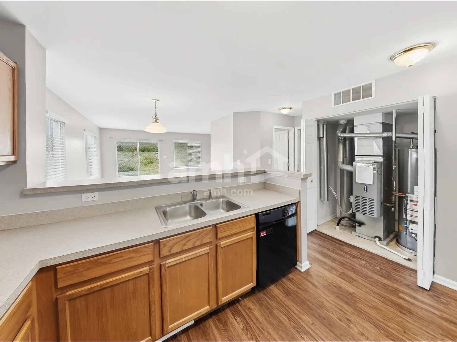 2 bed, 1.5 bath, 1520 sqft, $2,380 — Photo 3