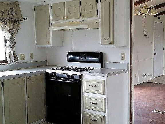 4th image of 20 Brenden Ln