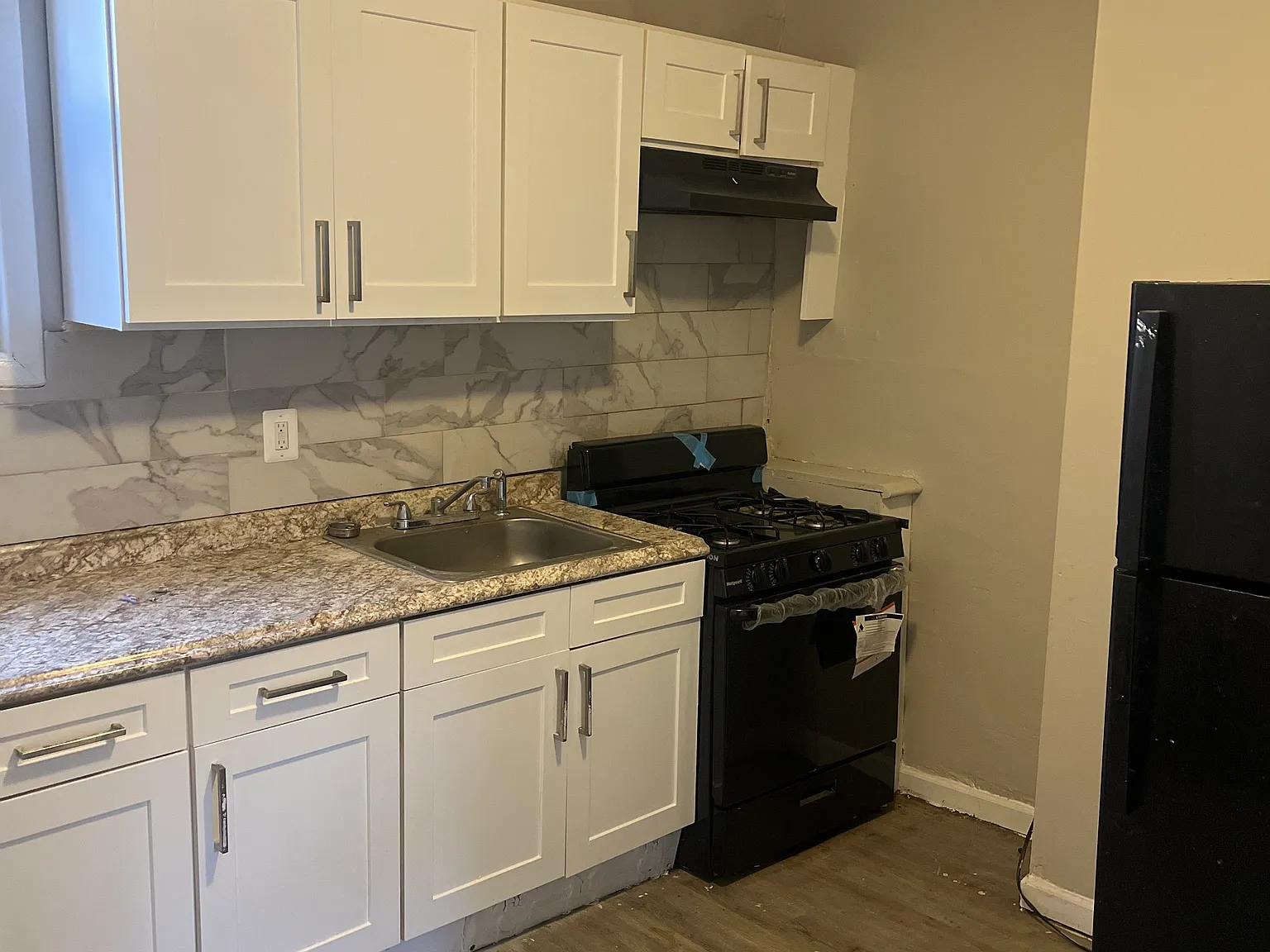 2 bed, 1975 sqft, $1,800 — Photo 2