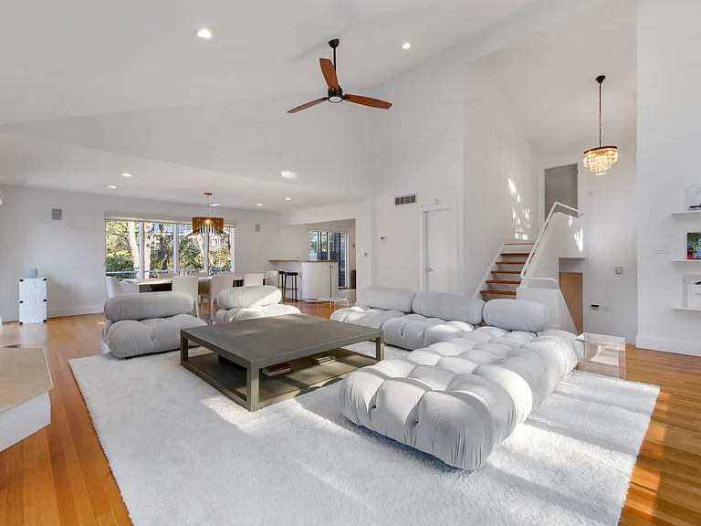 25 Blackwatch Ct — Photo 2