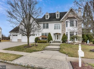 16 Cornwallis Ct, Manalapan, NJ 07726