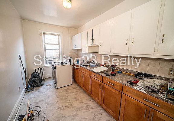 4th image of 25-23 14th St #2R