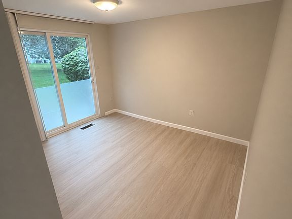 3rd image of 92 Seavey Rd
