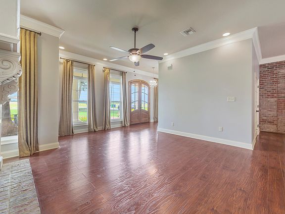 3rd image of 400 Railroad St