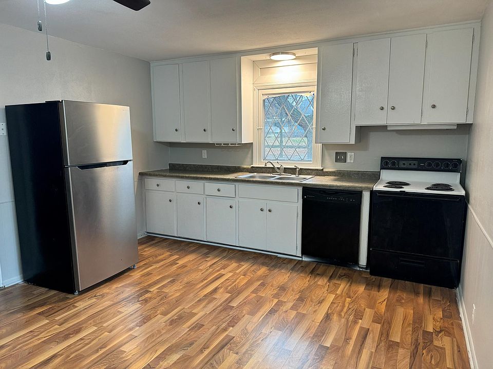 Kitchen with Stove & Fridge included