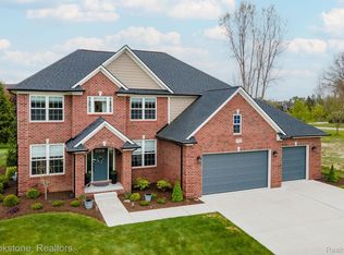1728 John Paul Ct, Oxford, MI 48371