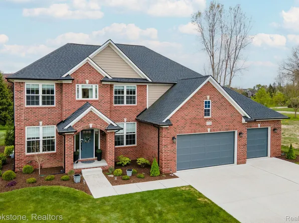 1728 John Paul Ct, Oxford, MI 48371