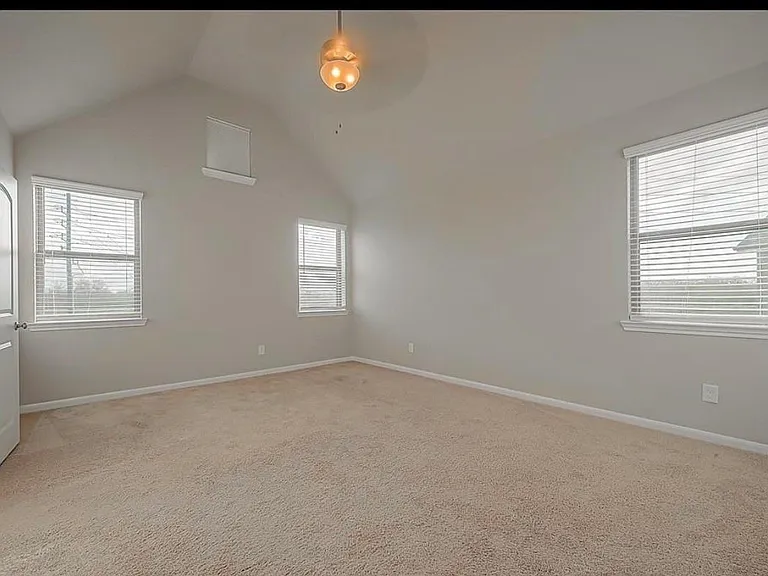 8700 Laurel Crest Dr — Photo 33