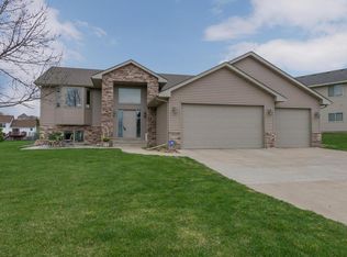 1013 S Chestnut St, Belle Plaine, MN 56011