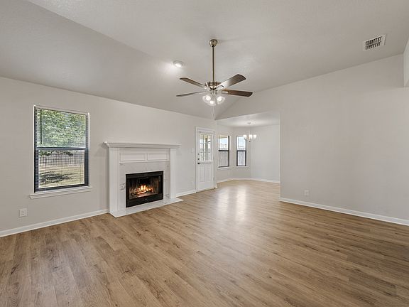 4th image of 4703 Glenoak Dr