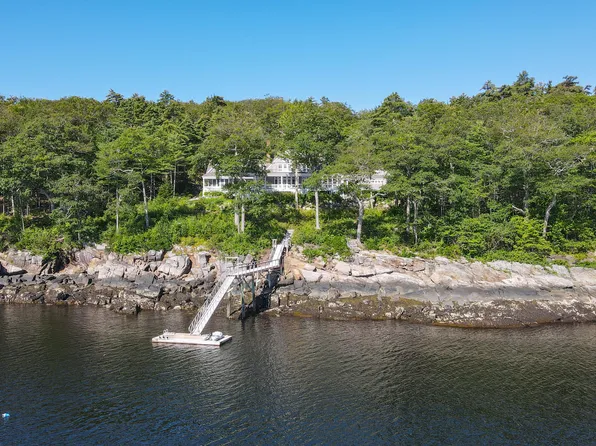 17 Wildwood Lane, Rockport, ME 04856