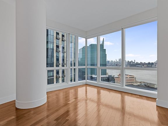 5th image of 77 Hudson St APT 2705