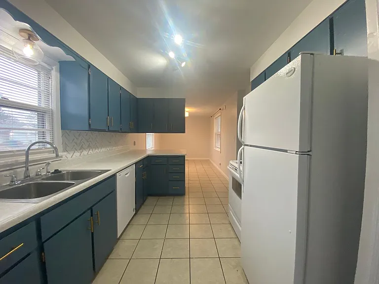 3703 W Rockwell Ave — Photo 7