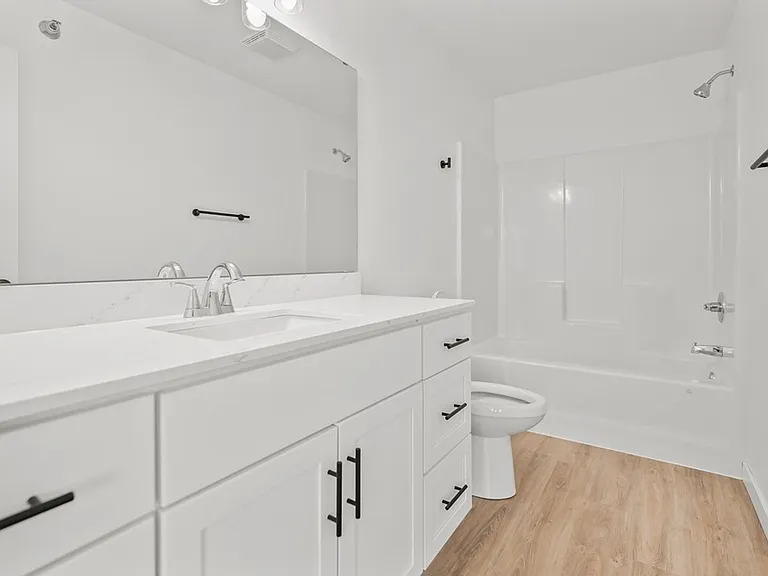 895 W 8th St — Photo 24