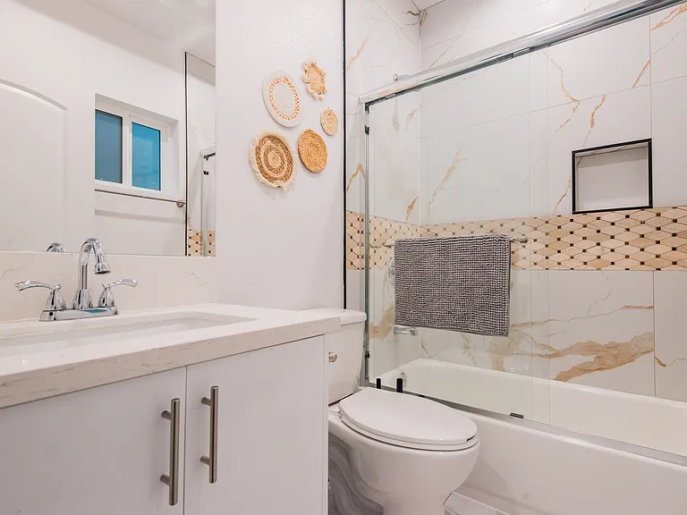 5207 W 21st St — Photo 2