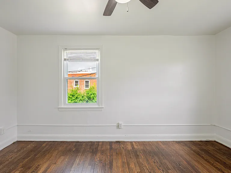 2425 E St NE #4 — Photo 10