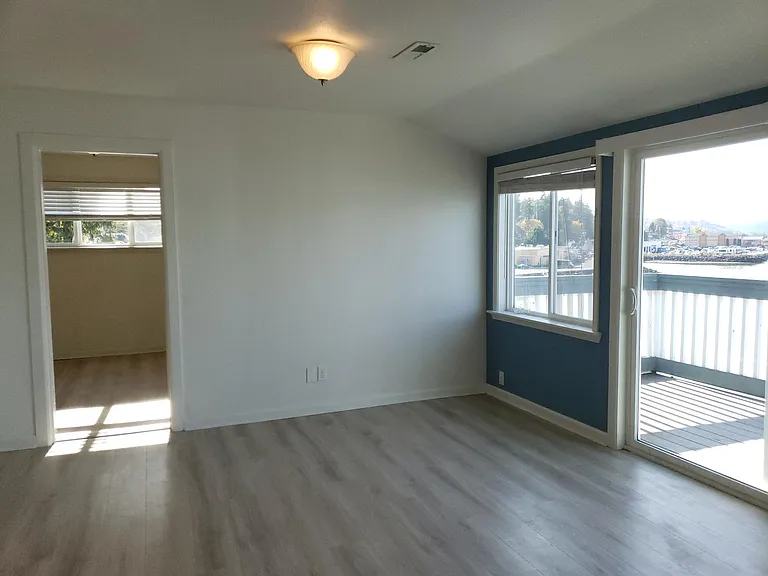 310 Perry Ave N — Photo 10