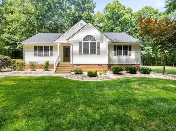 1378 Pine Creek Ridge Dr, Powhatan, VA 23139