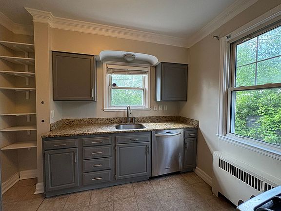 3rd image of 108 Bellevue Rd