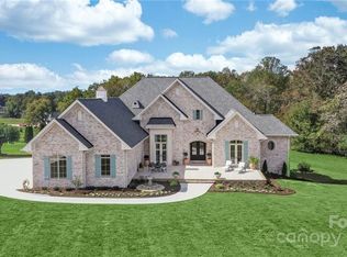 202 Canterbury Dr #127, North Wilkesboro, NC 28659