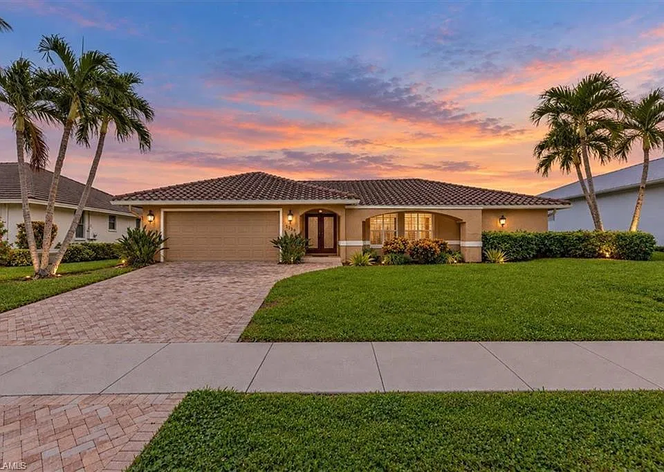1137 Breakwater Ct
