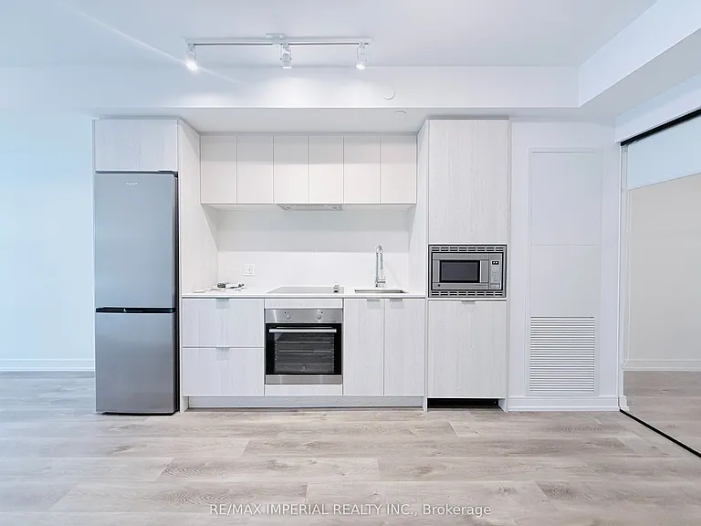 1 Jarvis St #816 — Photo 7