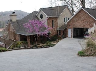 700 Fox Ridge Ln, Caryville, TN 37714